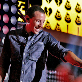 Chester Bennington with Linkin Park at the MTV Awards at San Diego Comicon 2014.