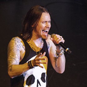 Myles Kennedy on the World On Fire tour at Gila River Casino in Phoenix, Arizona in 2015